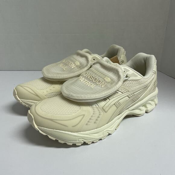 Athletic_Shoes
